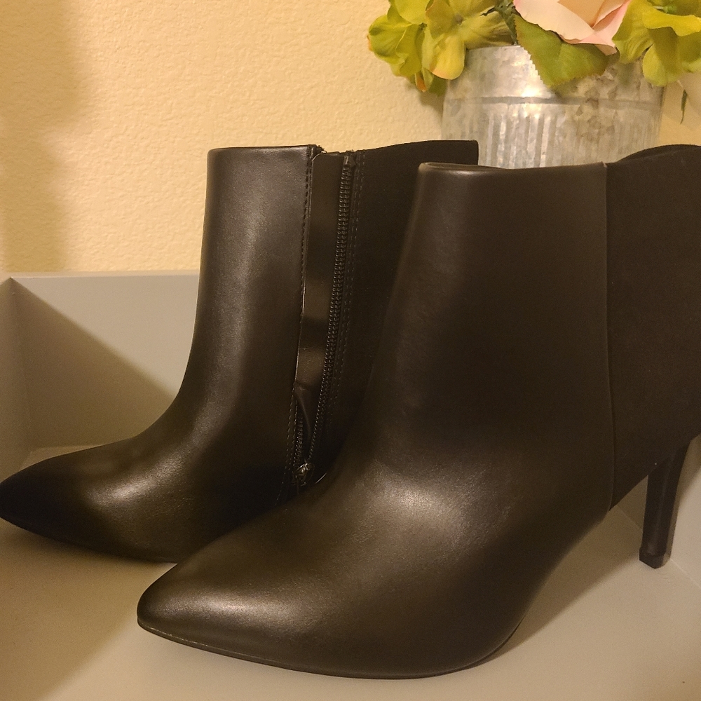 ***WORTHINGTON BLACK BOOTS***